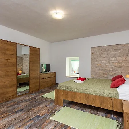House Edo بيت للعطل Svetvinčenat