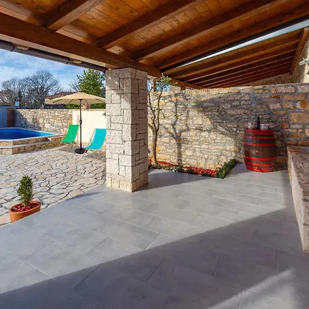 Edo - With Pool * Svetvinčenat